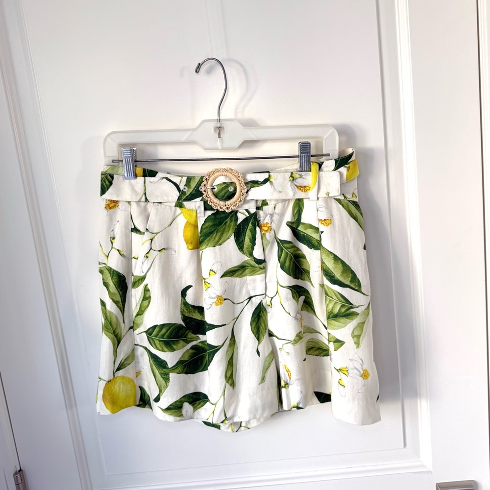Express Lemon Floral High Rise Pleated Shorts size 8 with Removable Belt
